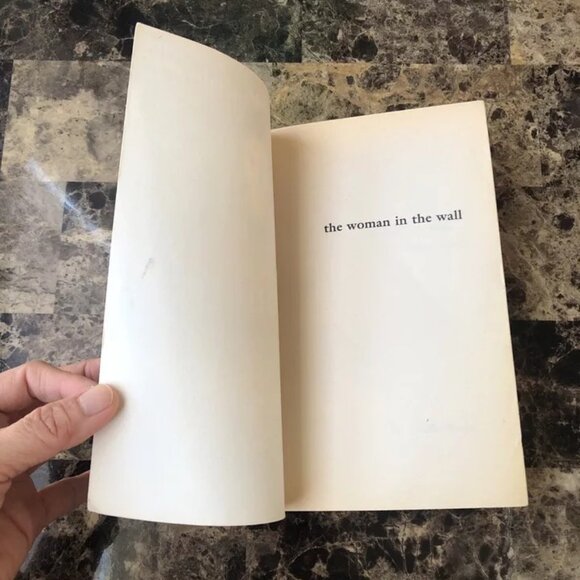 The Woman In The Wall Patrice Kindl 1997 Paperback - Picture 7 of 9